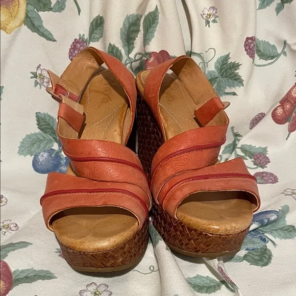 Women's Coral Wedge Sandals - Picture 3 of 5